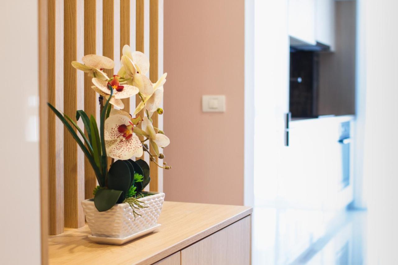Romantic Getaway At West Residence Oradea Exterior foto