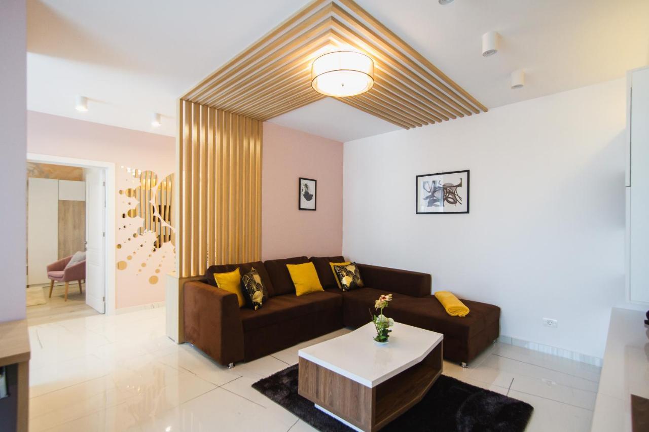 Romantic Getaway At West Residence Oradea Exterior foto